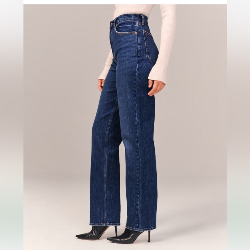 Abercrombie + Fitch Curve Love Ultra High Rise 90s Straight Jean